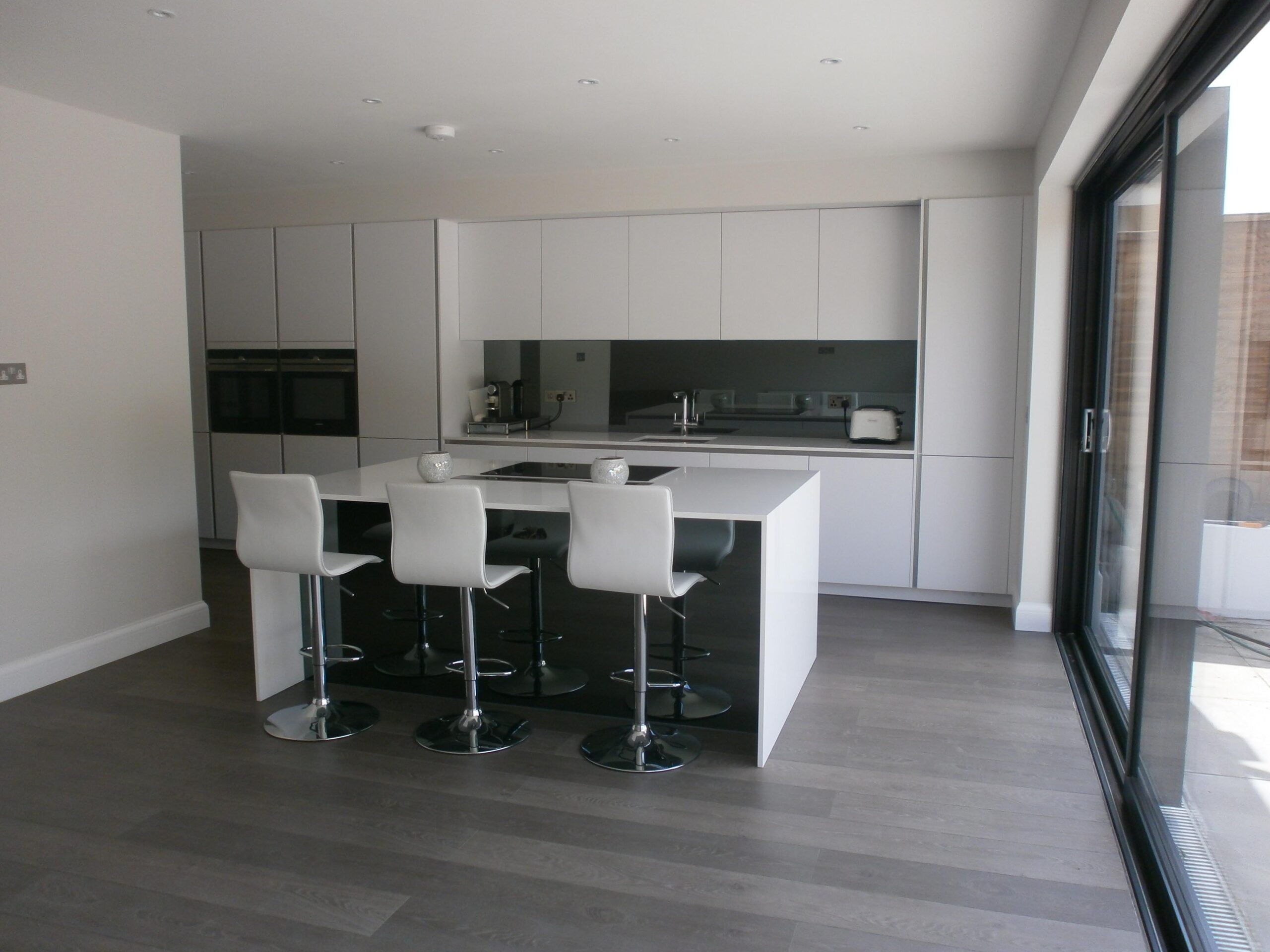 German-made kitchen designed, supplied and installed by Hampdens KB in Oakwood.