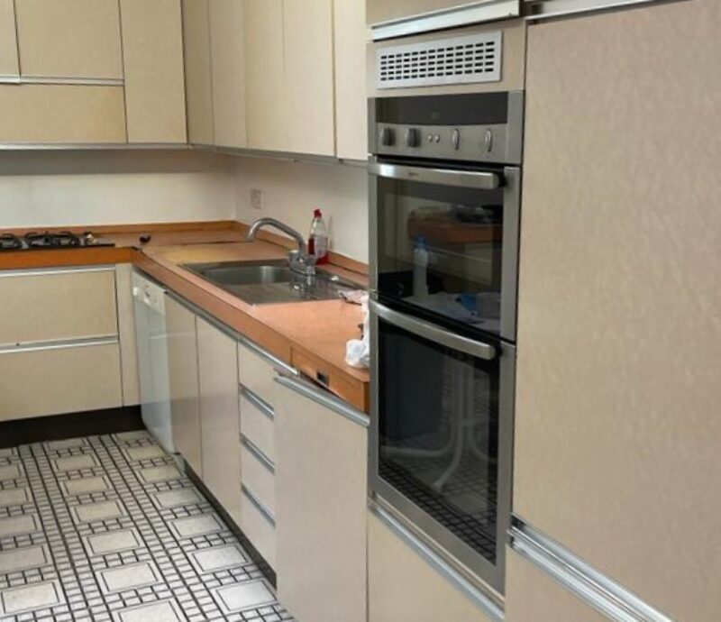 Handleless kitchen from 1980